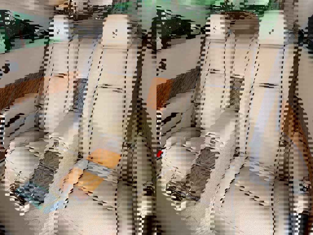 Used 2014 Rolls-Royce Wraith image 11