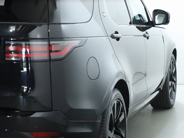 Used 2024 Land Rover Discovery Dynamic SE image 8