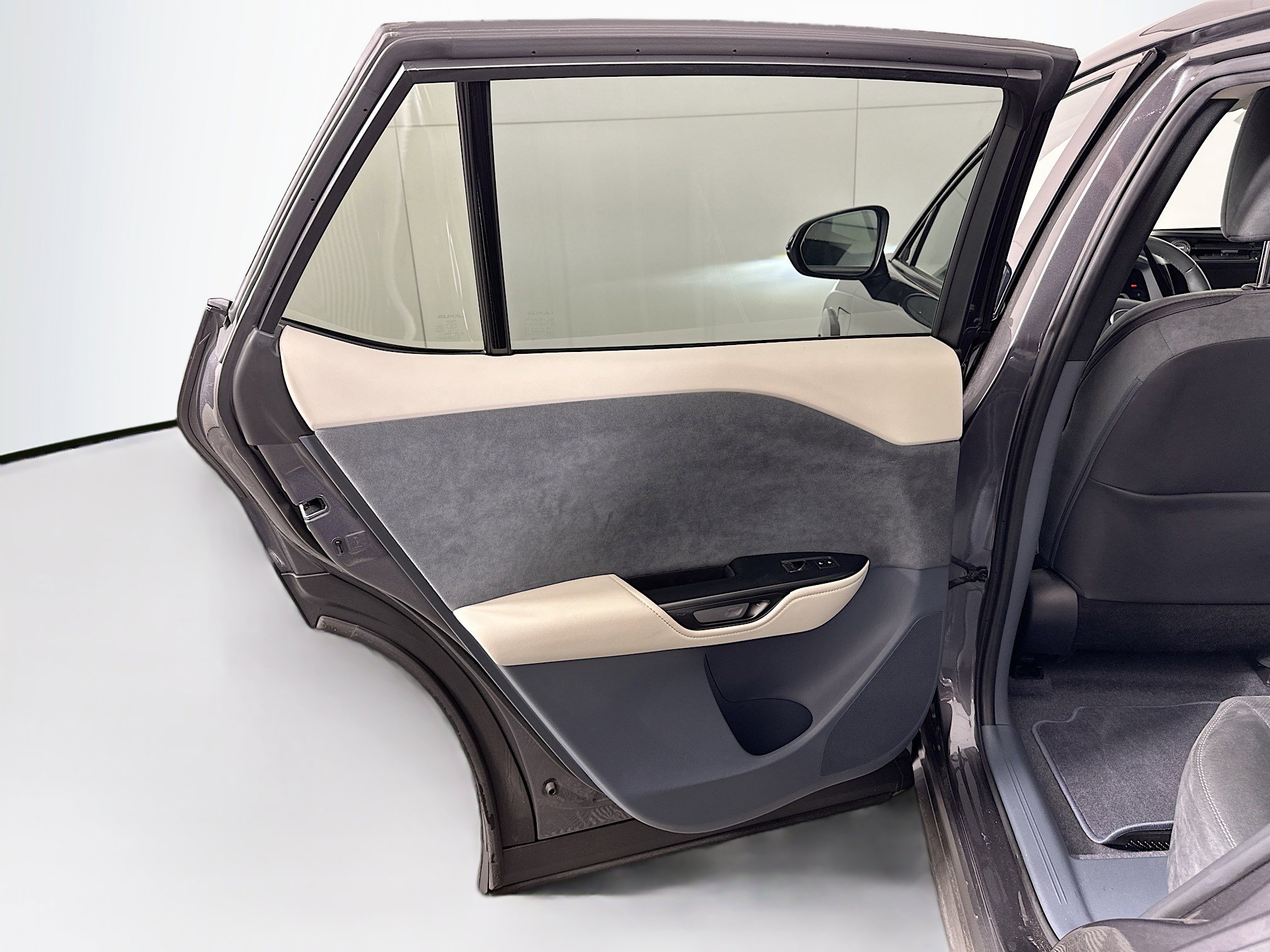 Used 2023 Lexus RZ 450e Premium w/ Accessory Package (Z1) image 25