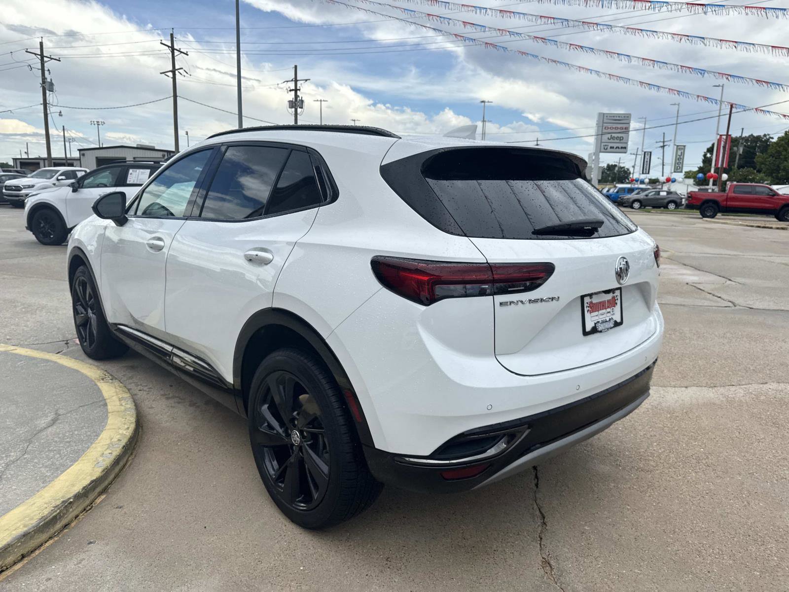 Used 2022 Buick Envision Essence w/ Sport Touring Package image 5