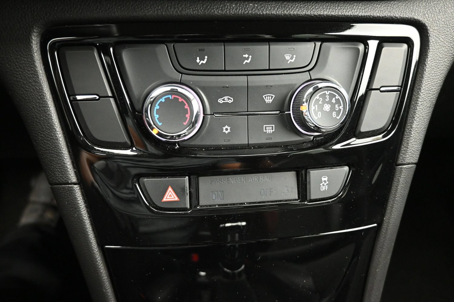 Used 2022 Buick Encore Preferred w/ Safety Package AWD/4WD image 24