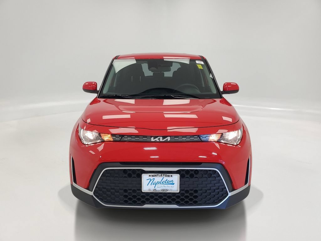 Certified 2025 Kia Soul LX w/ LX Technology Package FWD image 2