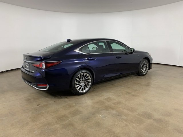 Used 2025 Lexus ES 300h w/ Accessory Package (Z2) image 8