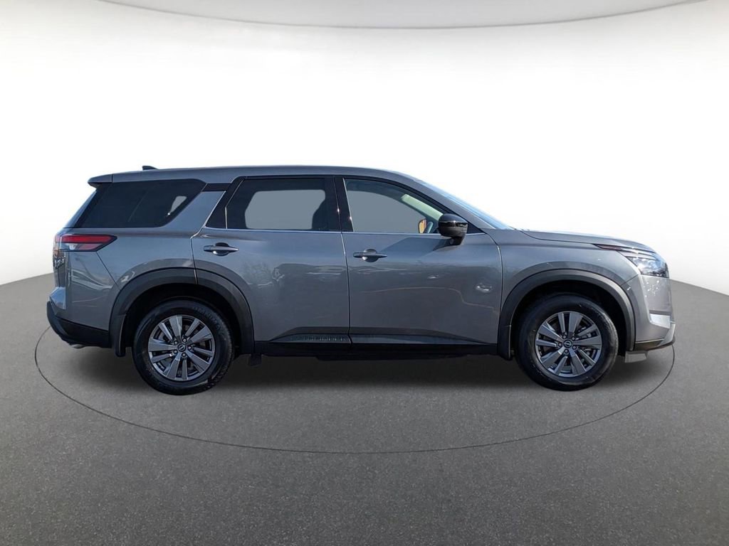 Used 2025 Nissan Pathfinder S image 4