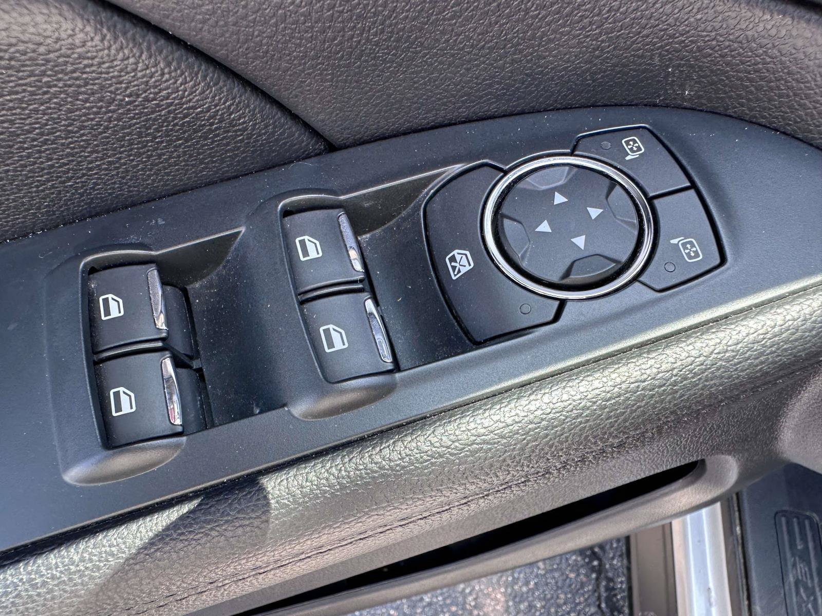 Used 2019 Ford Explorer XLT w/ Equipment Group 202A AWD/4WD image 10