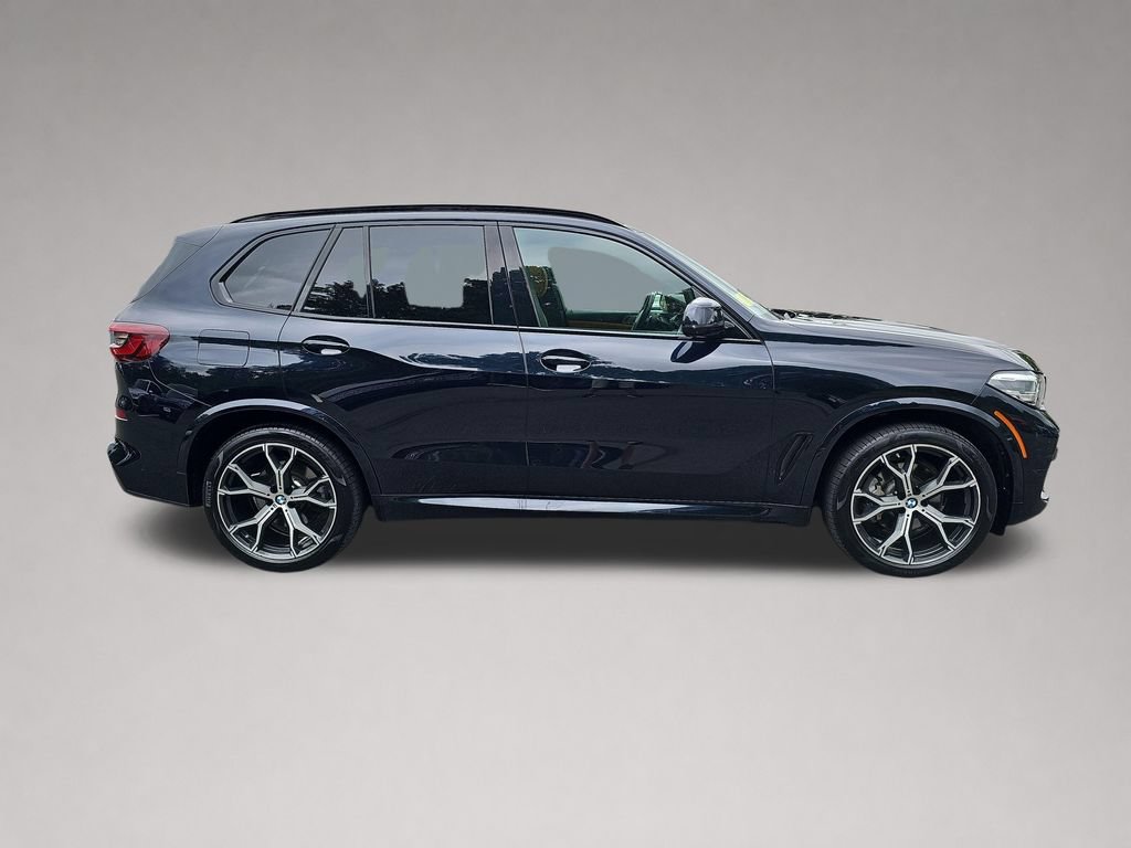 Certified 2022 BMW X5 xDrive40i w/ M Sport Package AWD/4WD image 3