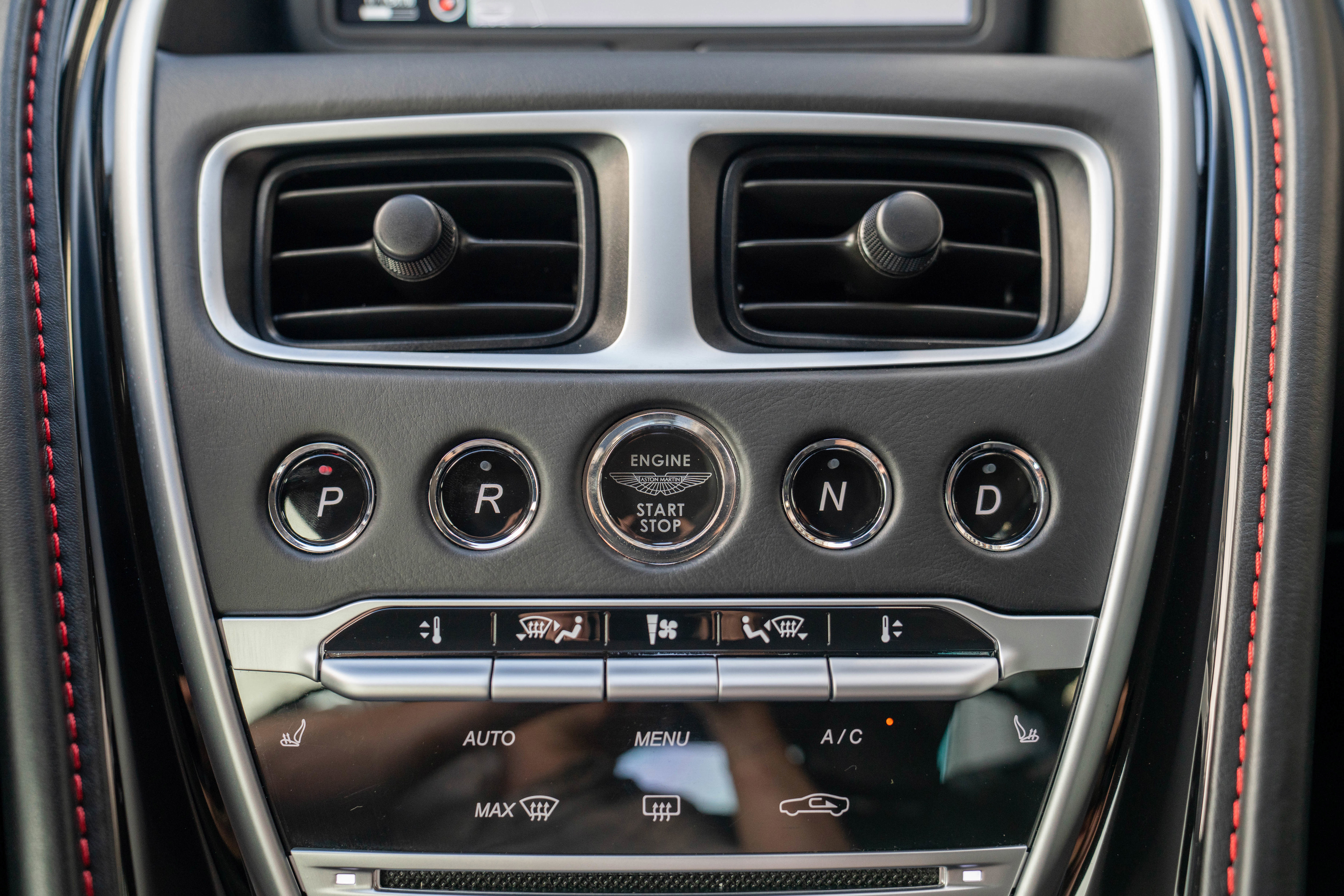 Used 2019 Aston Martin DB11 Coupe image 18