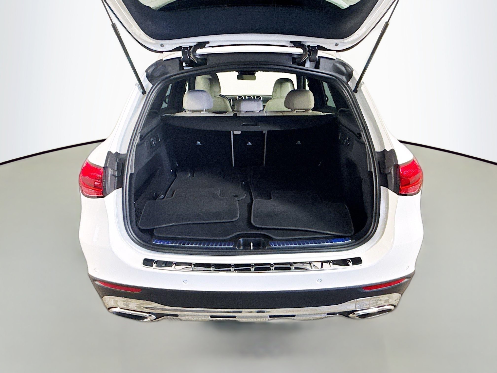 Used 2025 Mercedes-Benz GLC 350e 4MATIC image 35