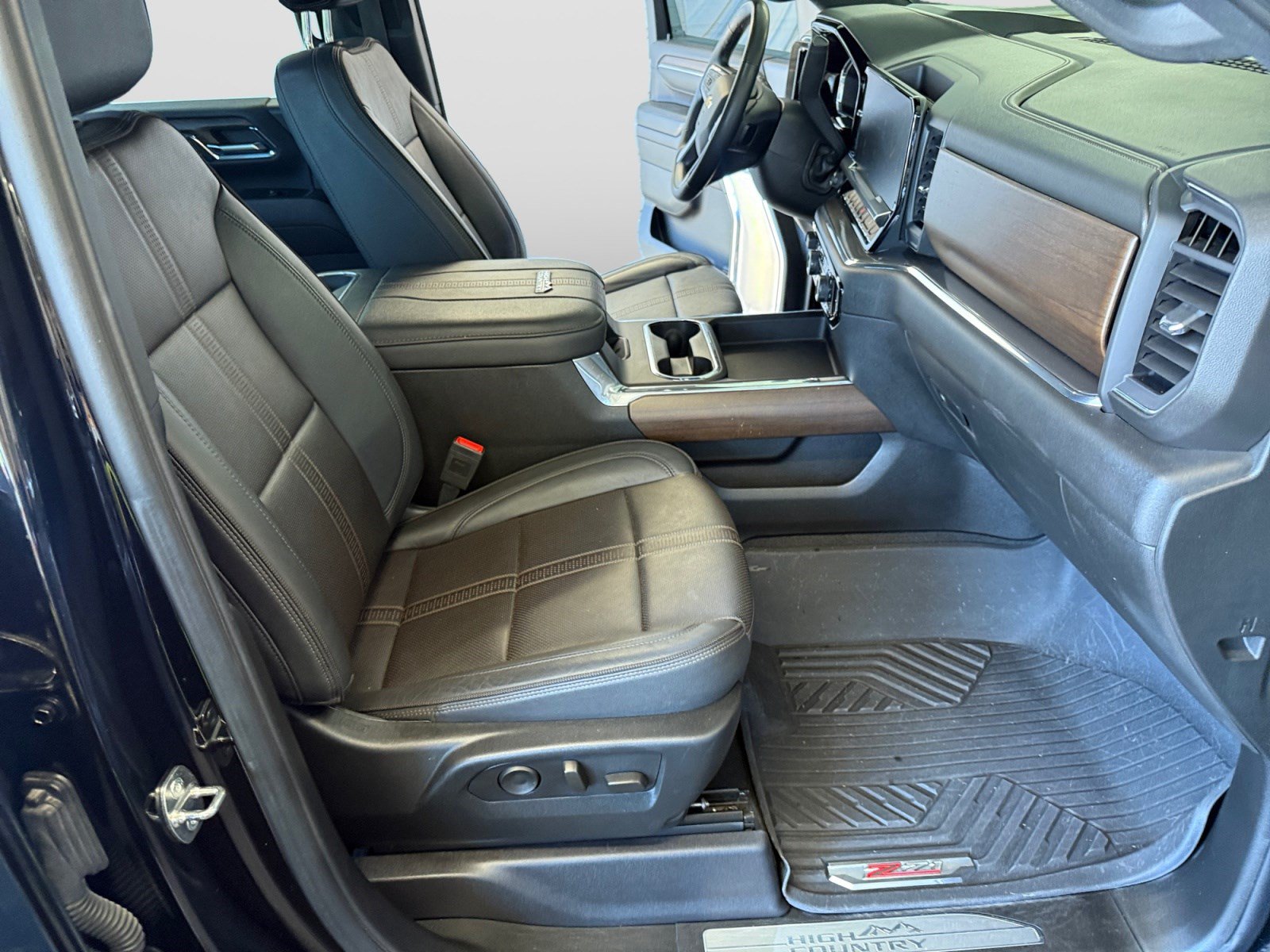 Used 2024 Chevrolet Silverado 2500 High Country w/ High Country Premium Package AWD/4WD image 12
