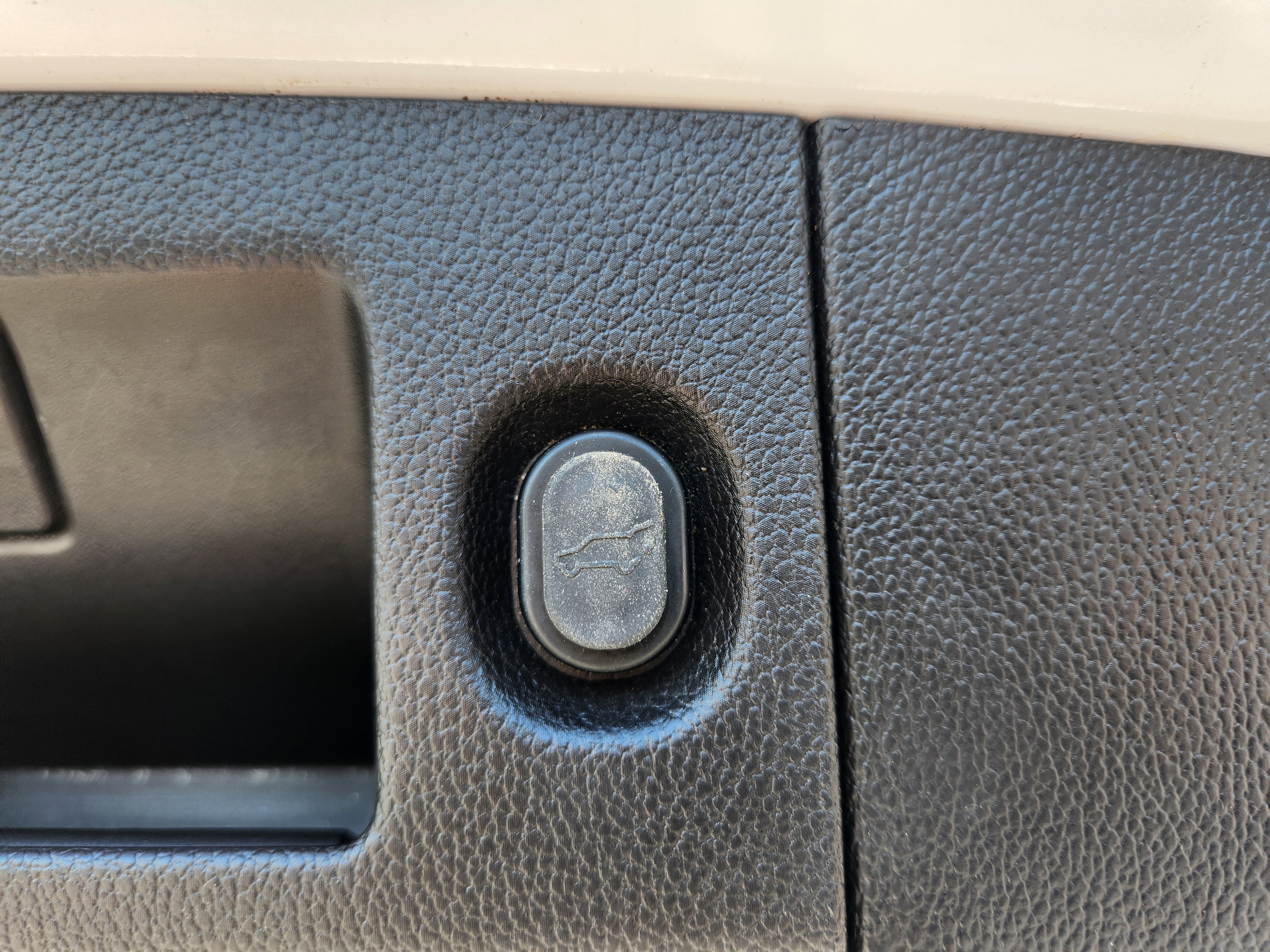 Used 2017 GMC Yukon SLT image 26