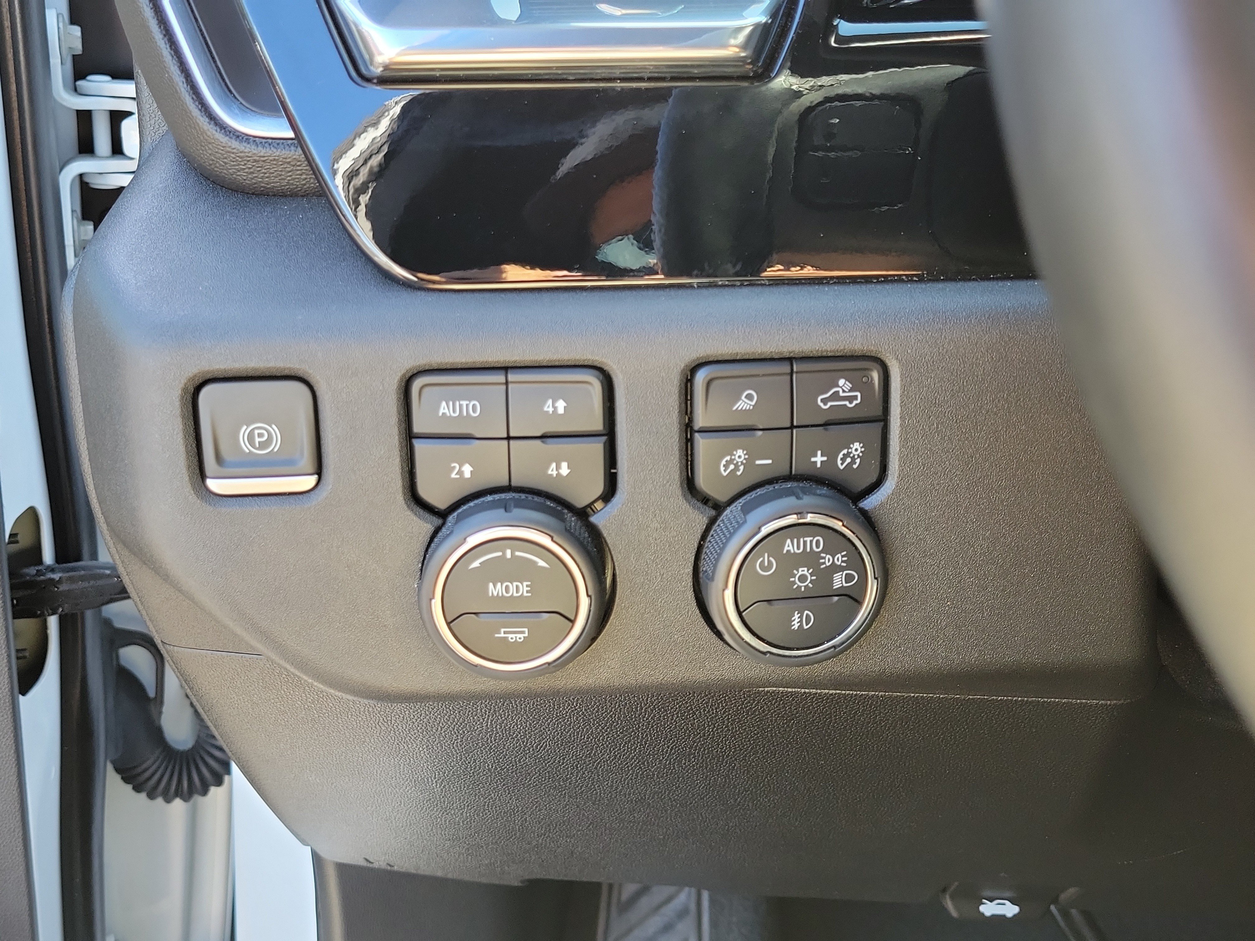 Used 2024 Chevrolet Silverado 2500 LT AWD/4WD image 24