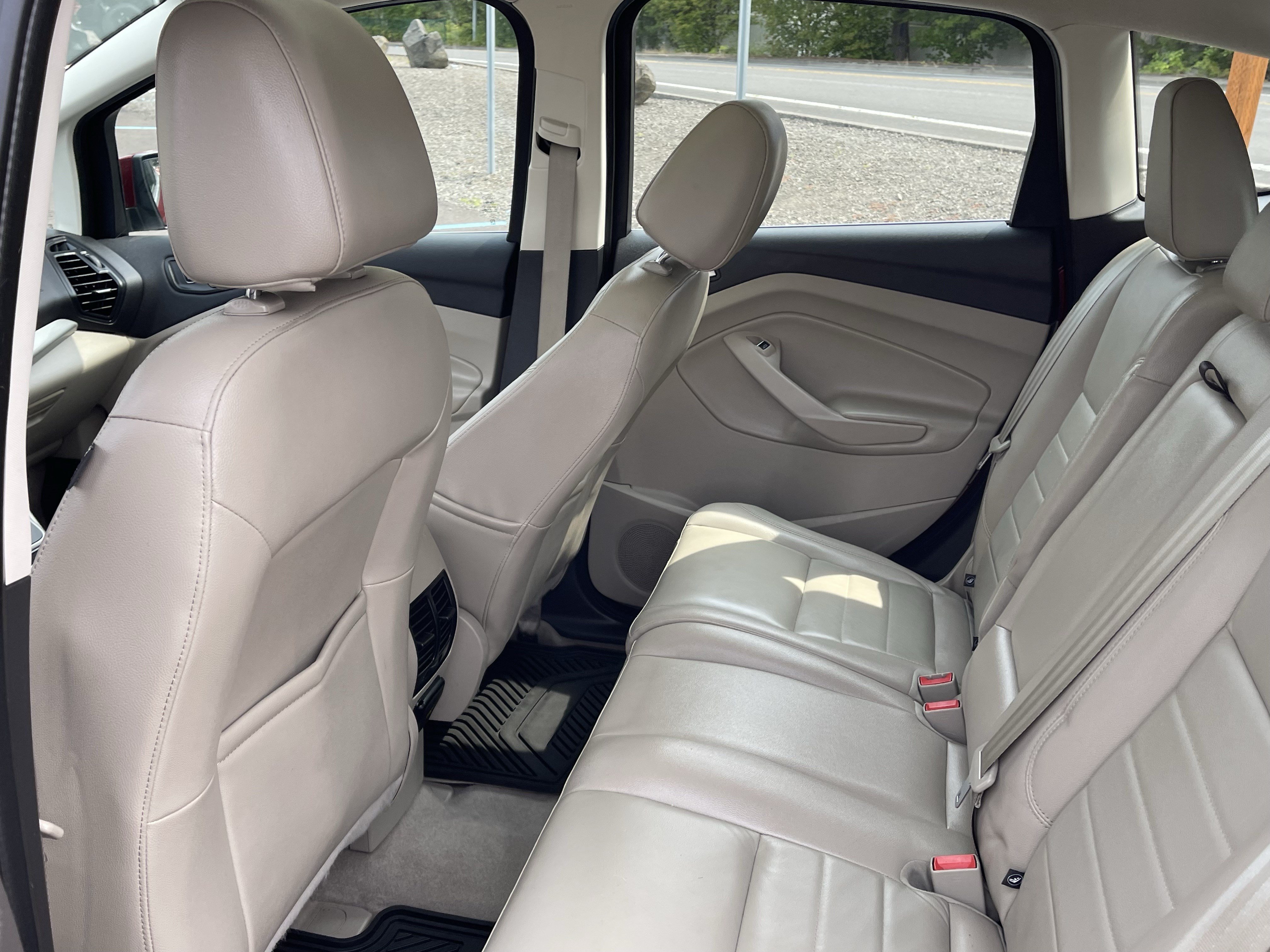 Used 2015 Ford C-MAX Energi SEL w/ Equipment Group 303A FWD image 14