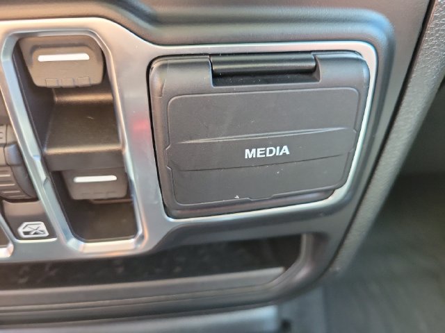 Used 2023 Jeep Gladiator Sport AWD/4WD image 31