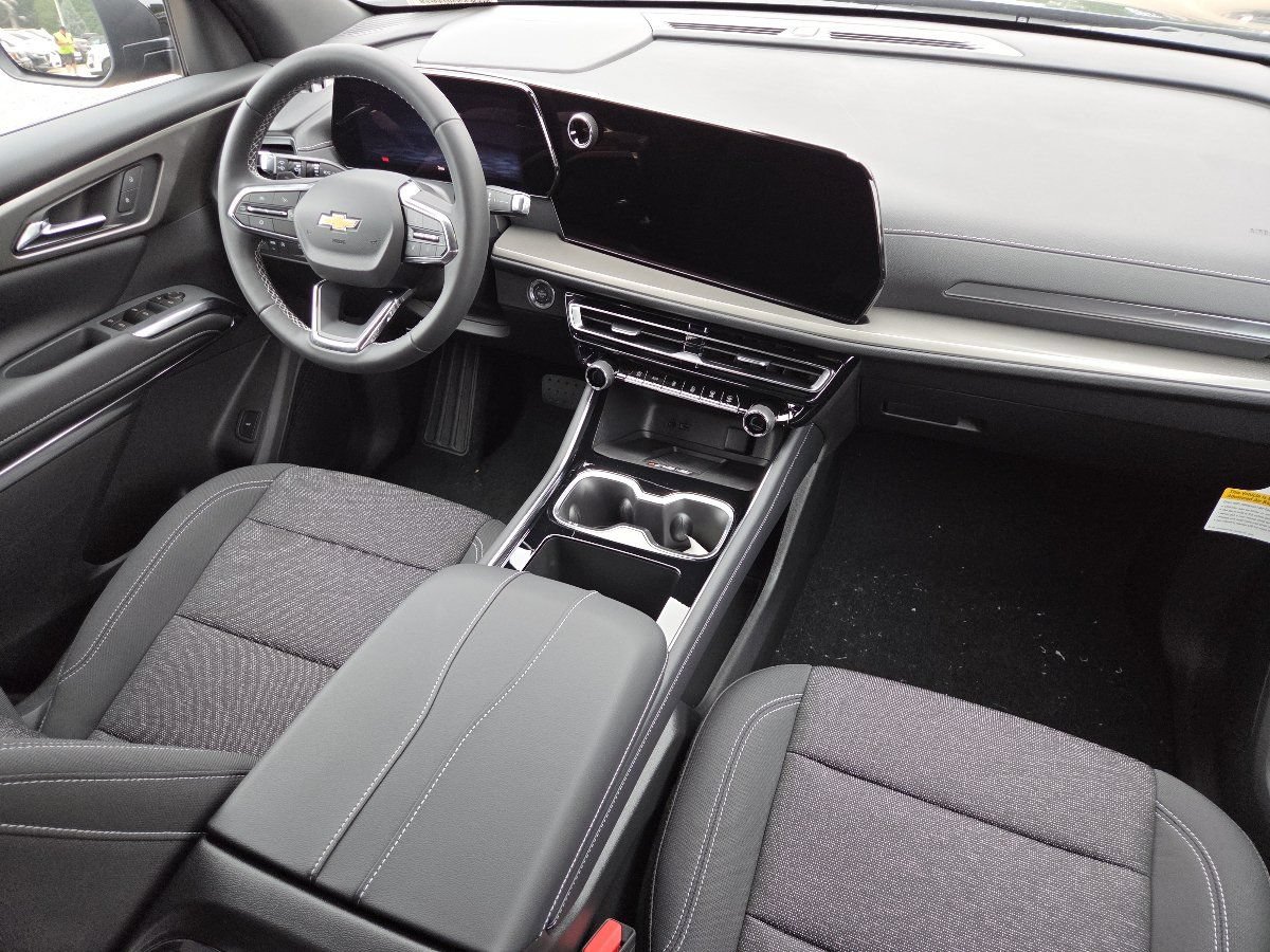 New 2027 Chevrolet Traverse LT FWD image 27