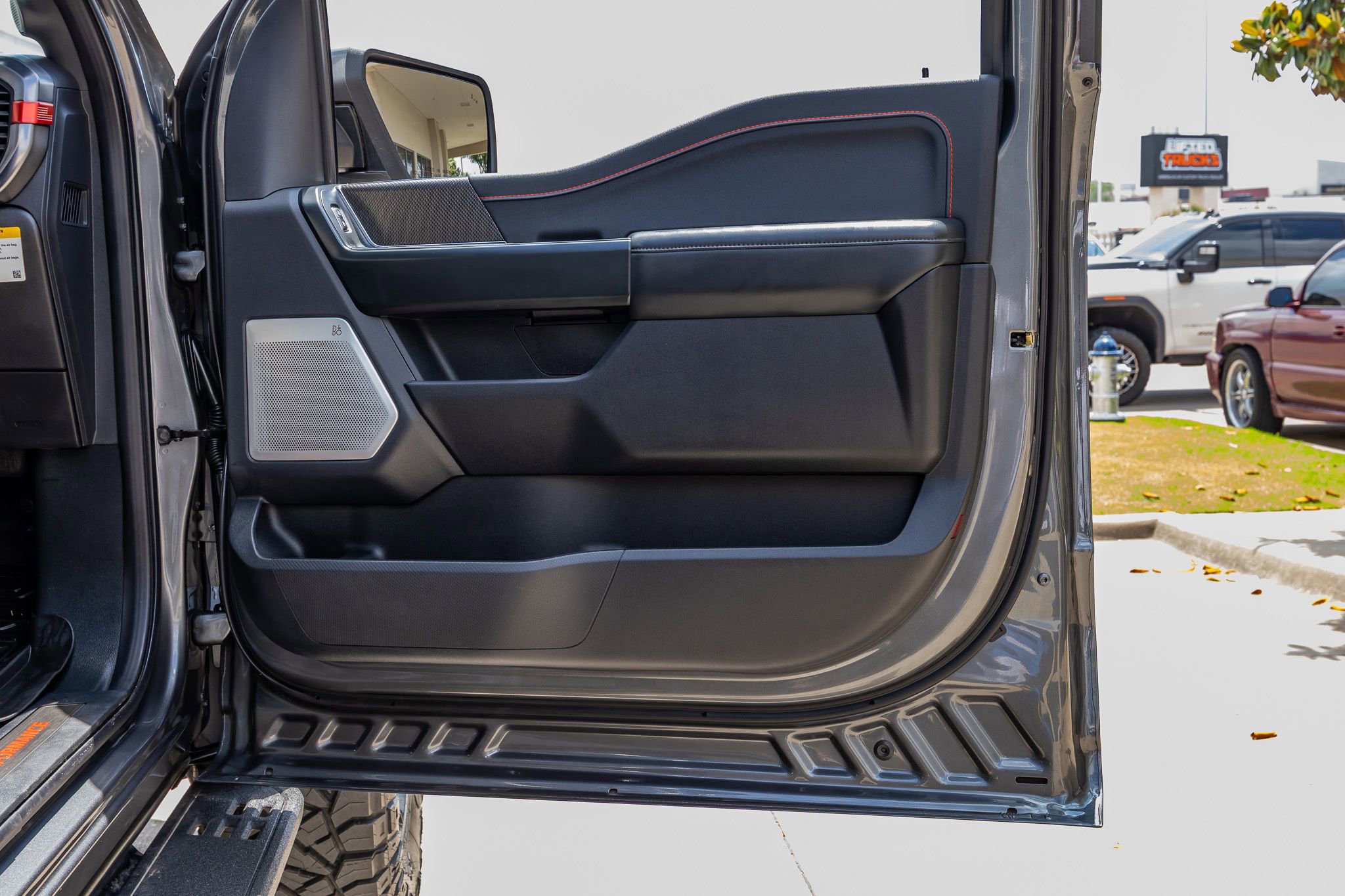 Used 2025 Ford F150 Raptor AWD/4WD image 38