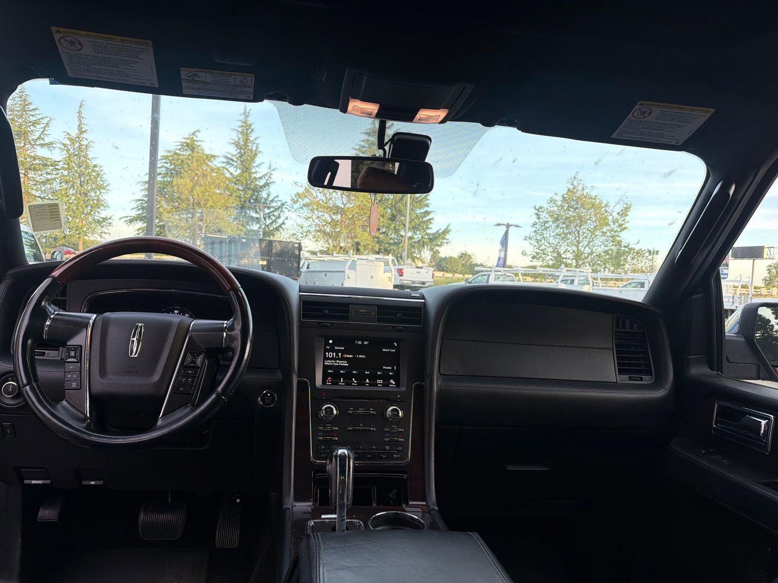 Used 2017 Lincoln Navigator L Reserve image 11