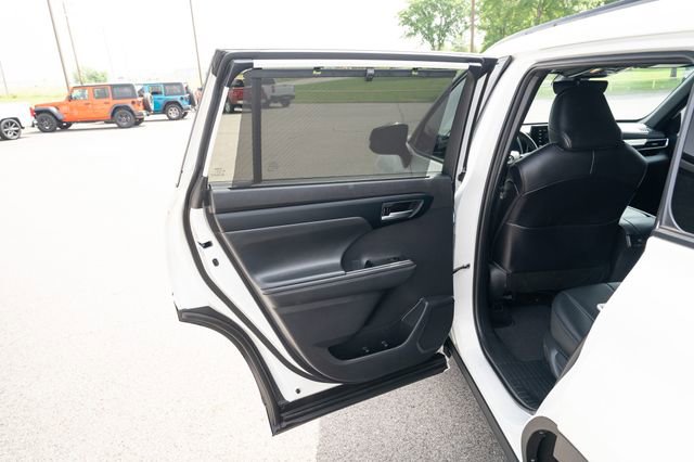 Used 2021 Toyota Highlander XSE FWD image 14