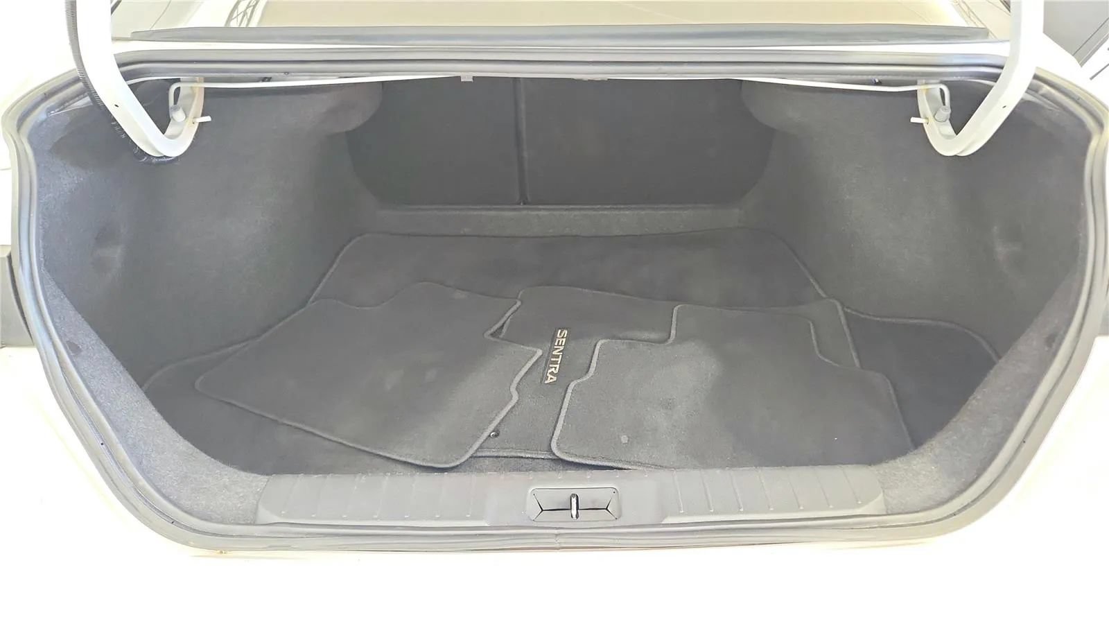 Used 2024 Nissan Sentra SV FWD image 19