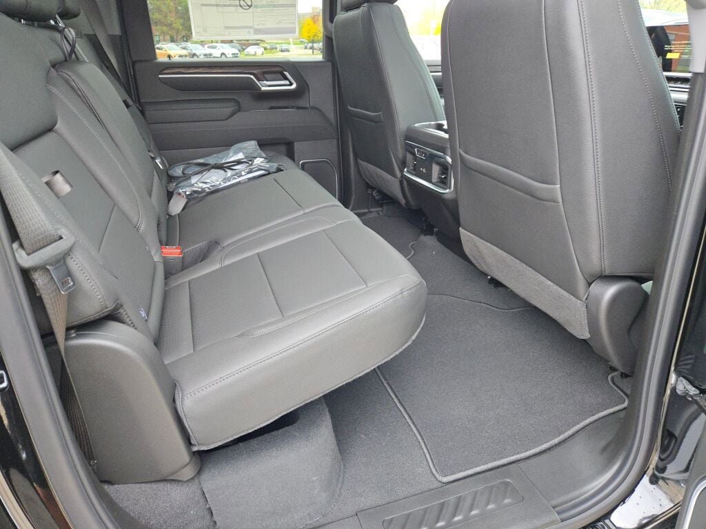New 2026 GMC Sierra 3500 SLT w/ SLT Premium Package image 11