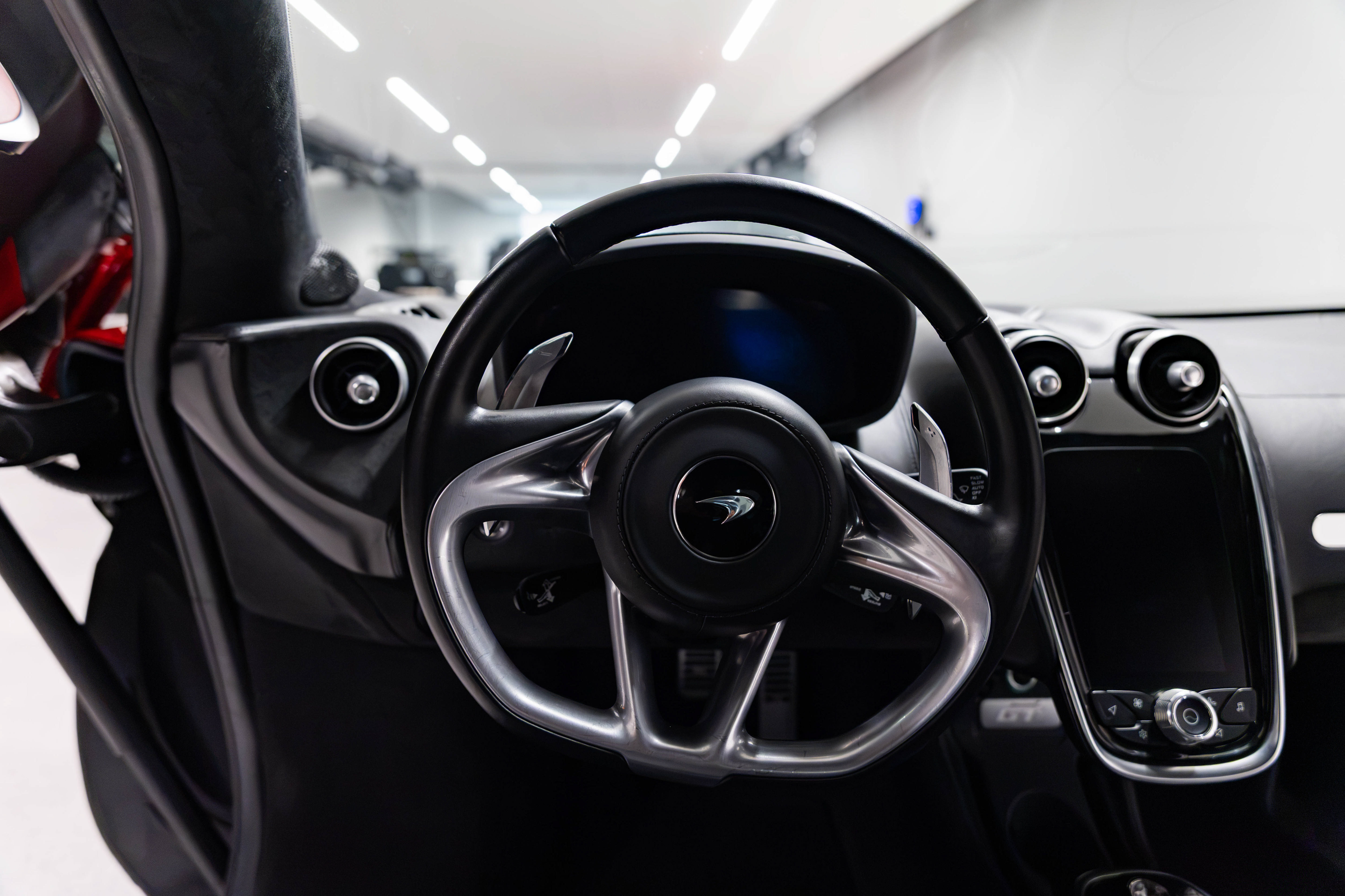 Used 2023 McLaren GT RWD image 15