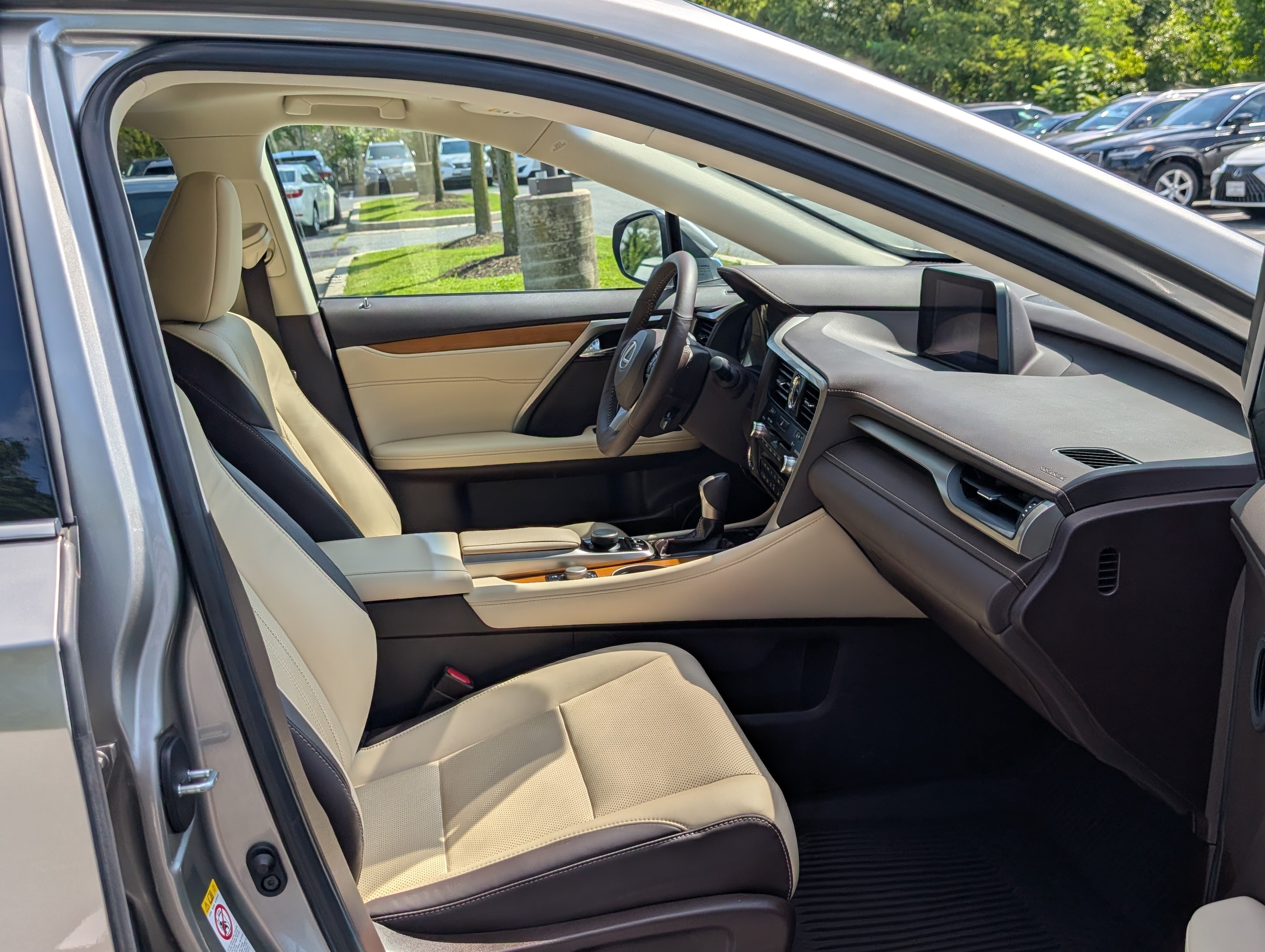 Used 2018 Lexus RX 450h AWD w/ Premium Package image 11