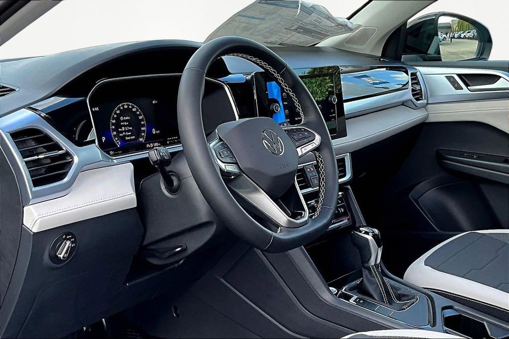 New 2026 Volkswagen Taos SE image 17
