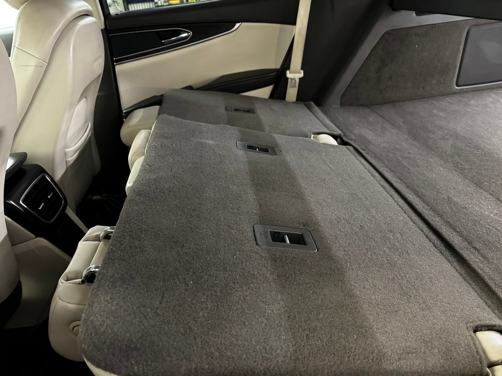 Used 2018 Lincoln MKX Reserve w/ Driver Assistance Package AWD/4WD image 35