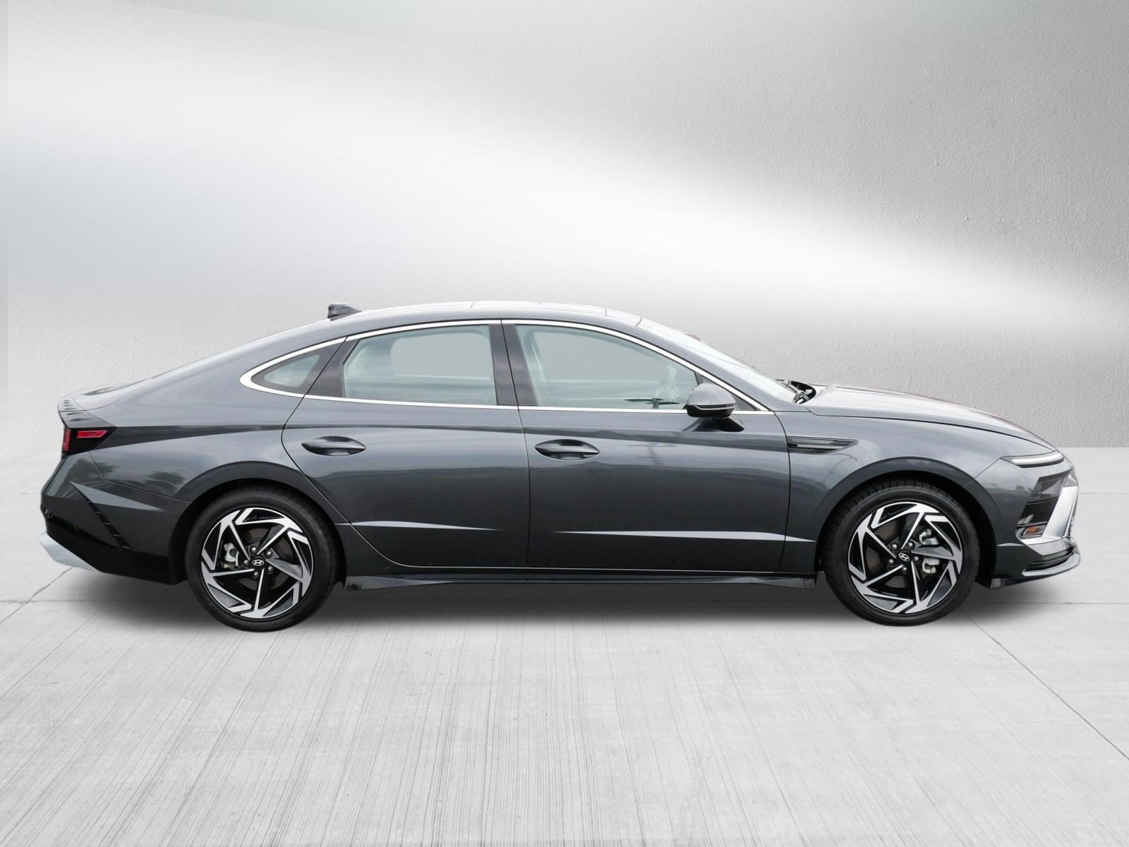 Used 2024 Hyundai Sonata SEL w/ Convenience Package FWD image 8