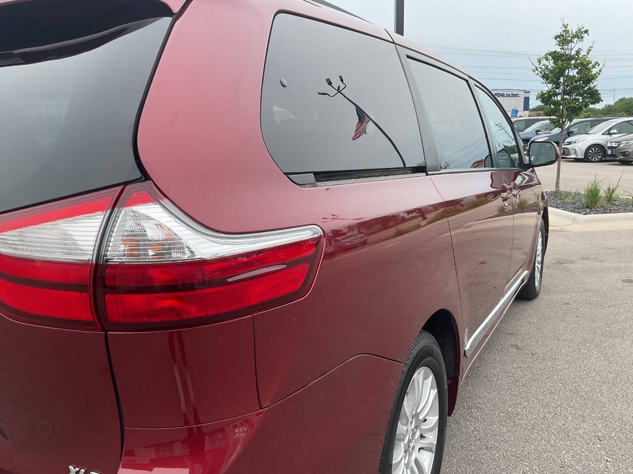 Used 2015 Toyota Sienna XLE FWD image 8