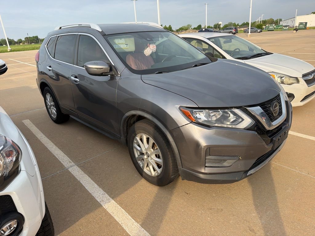 Used 2020 Nissan Rogue SV image 3