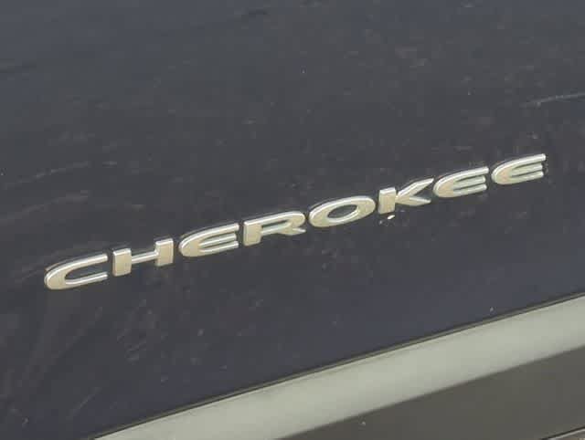 Used 2016 Jeep Cherokee Limited w/ Luxury Group AWD/4WD image 13
