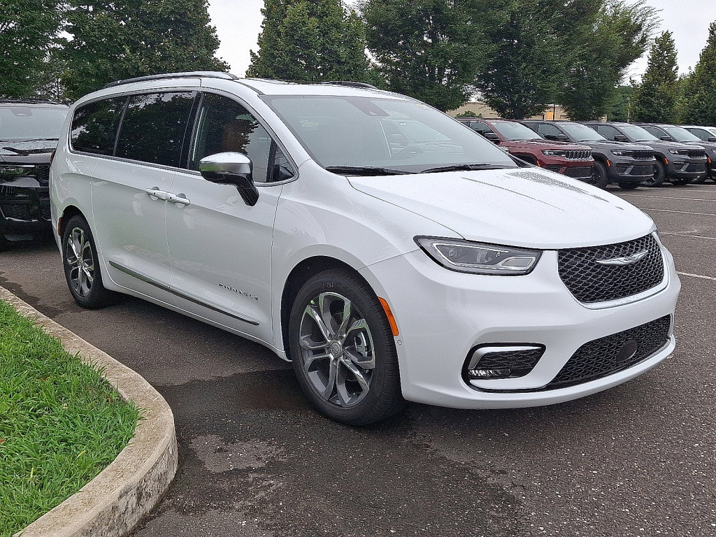 New 2026 Chrysler Pacifica Pinnacle image 3