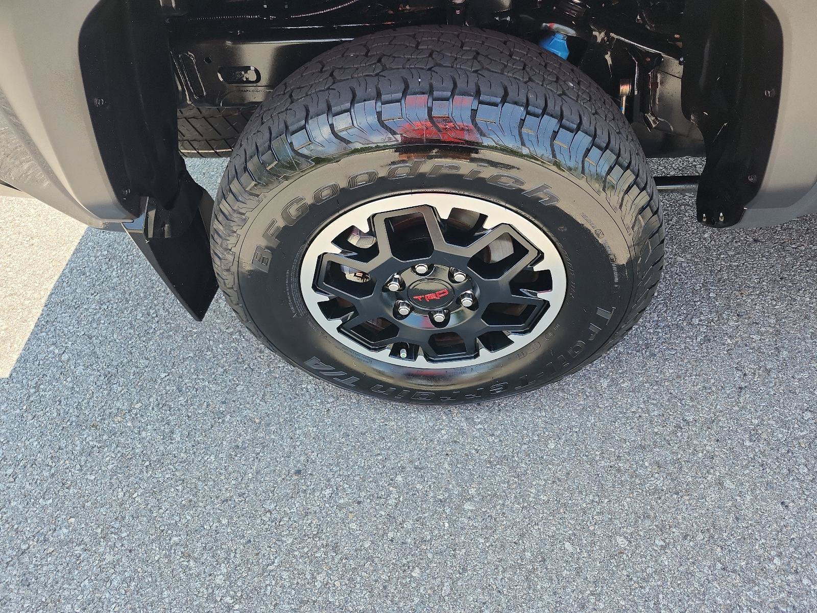 Used 2024 Toyota Tacoma TRD Off-Road w/ TRD Off Road Premium Package AWD/4WD image 6