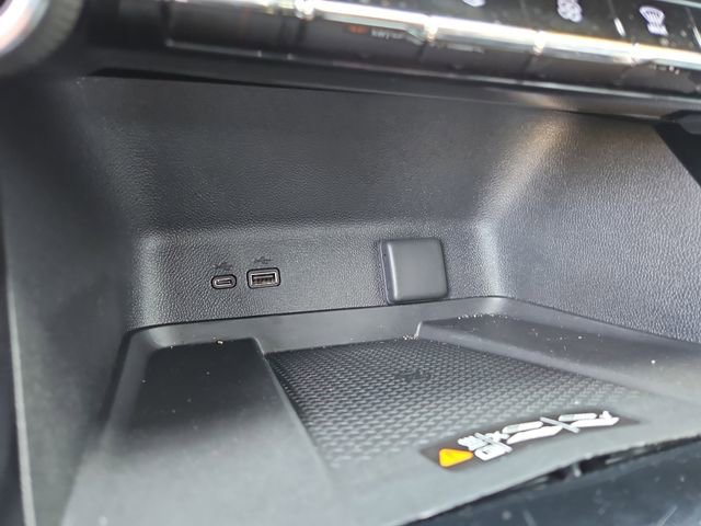 Used 2025 Chevrolet Traverse LT w/ Driver Confidence Package image 30