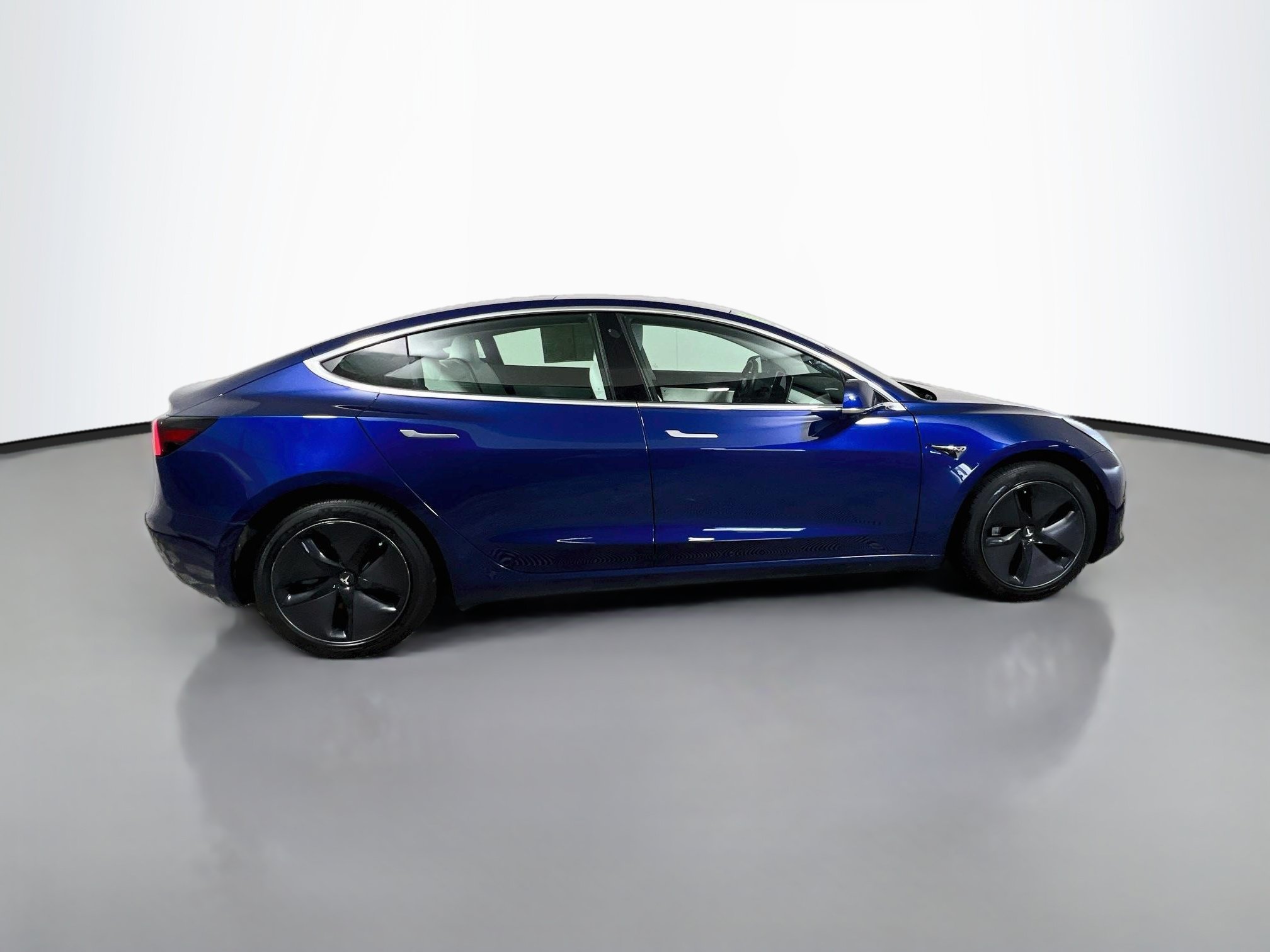 Used 2019 Tesla Model 3 Standard Range RWD image 3