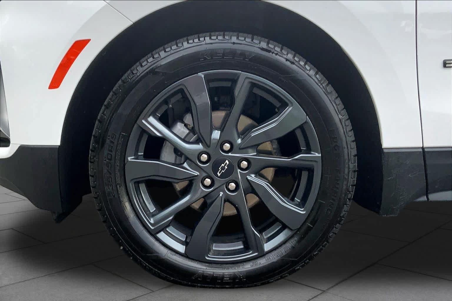 Used 2023 Chevrolet Equinox RS FWD image 11