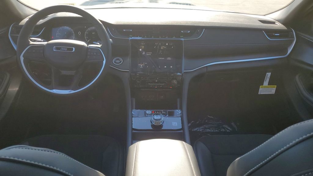 New 2025 Jeep Grand Cherokee L Altitude image 10