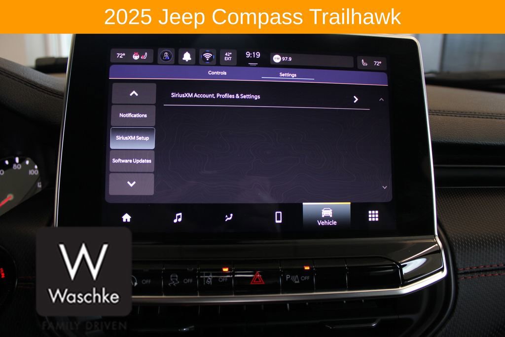 Used 2025 Jeep Compass Trailhawk w/ Trailhawk Convenience Group AWD/4WD image 56