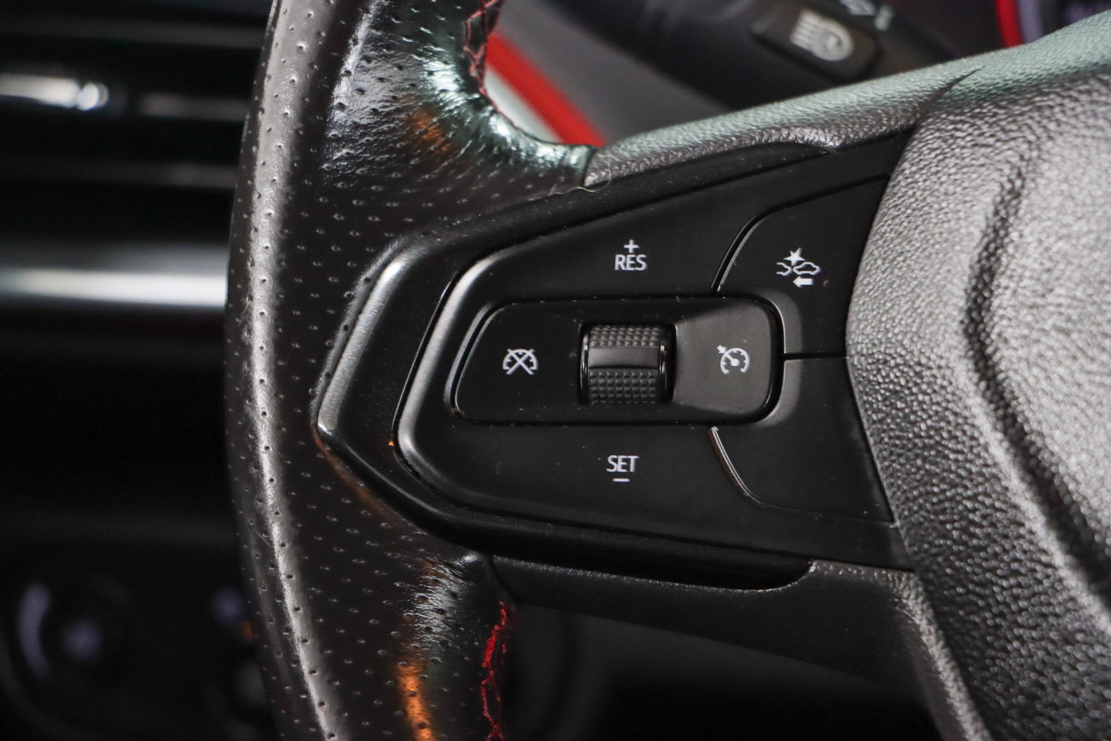 Used 2021 Chevrolet TrailBlazer RS w/ Technology Package FWD image 13