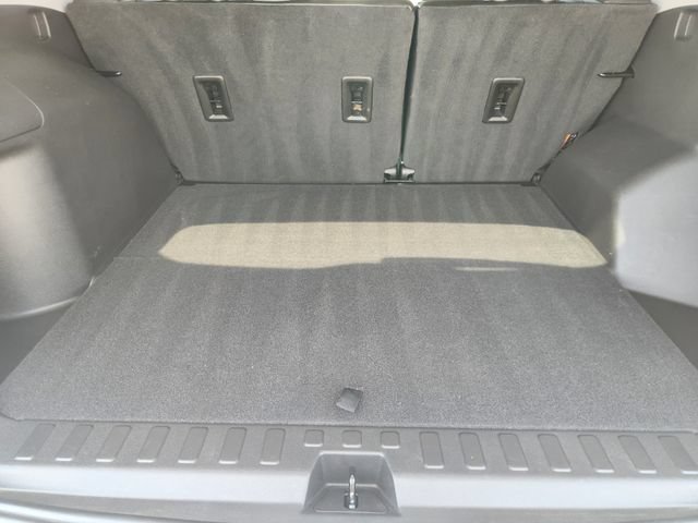 Used 2023 GMC Terrain SLT w/ Infotainment Package II FWD image 31
