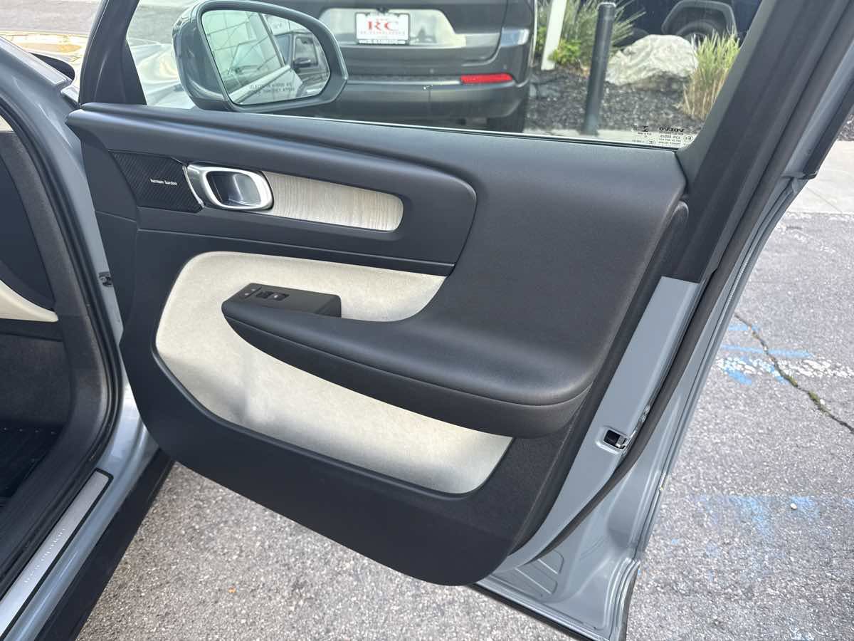 Used 2020 Volvo XC40 T5 Inscription w/ Protection Package Premier image 23