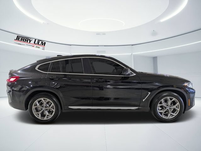 Used 2022 BMW X4 xDrive30i w/ Parking Assistance Package AWD/4WD image 2