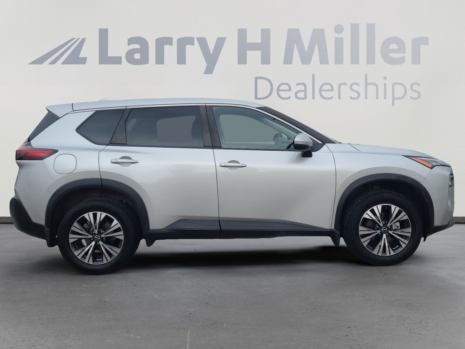 Used 2023 Nissan Rogue SV AWD/4WD image 6