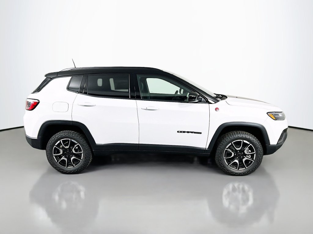 New 2026 Jeep Compass Trailhawk w/ Sun, Sound & Navigation Group AWD/4WD image 8