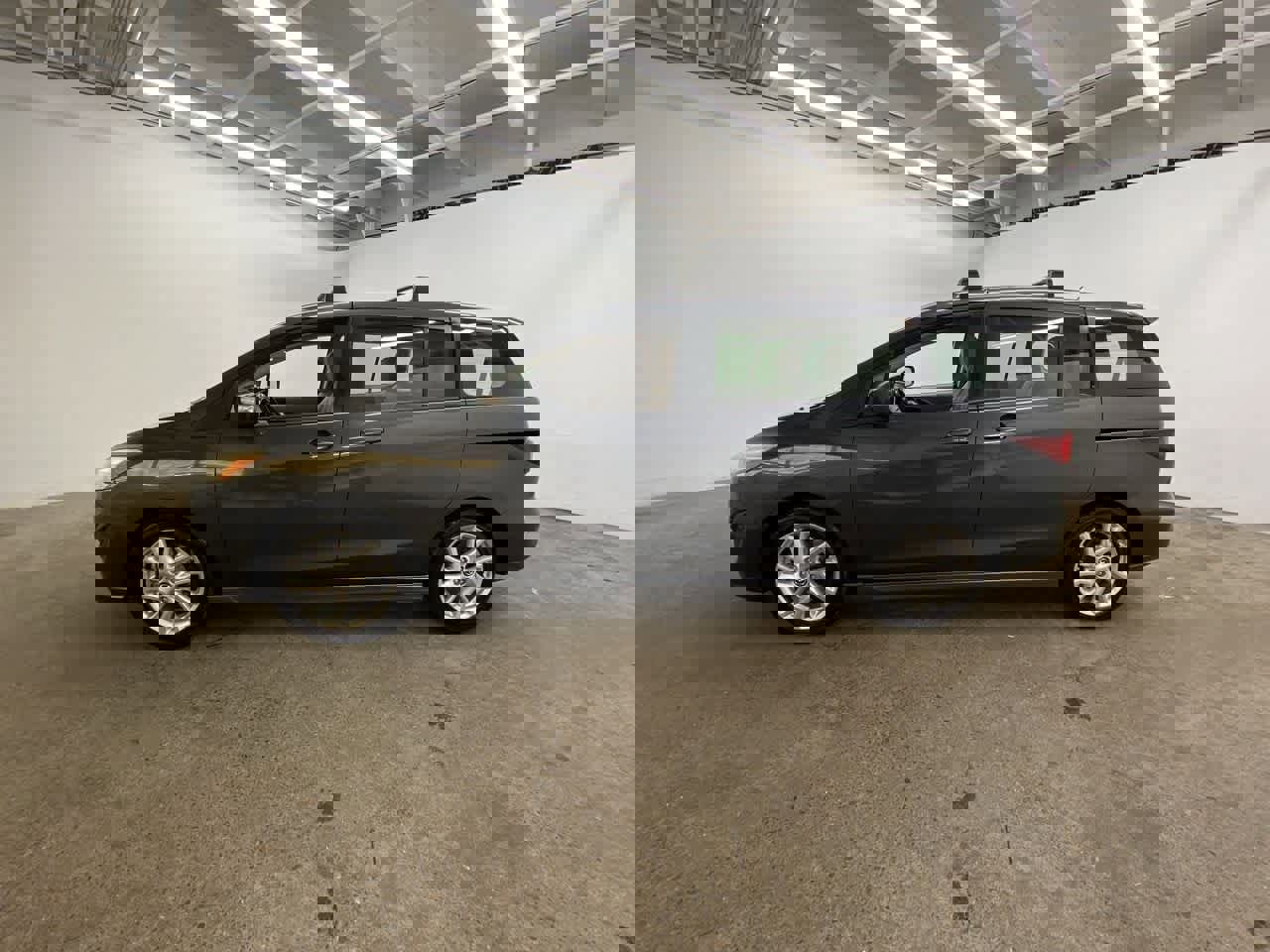 Used 2014 MAZDA MAZDA5 Touring image 3