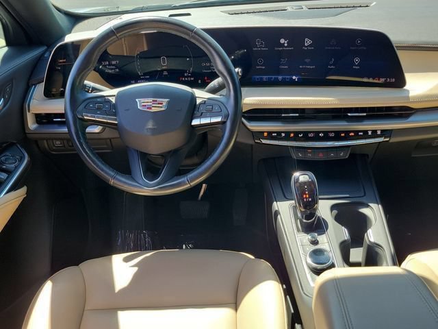 Certified 2024 Cadillac XT4 Luxury w/ Cold Weather Package FWD image 18