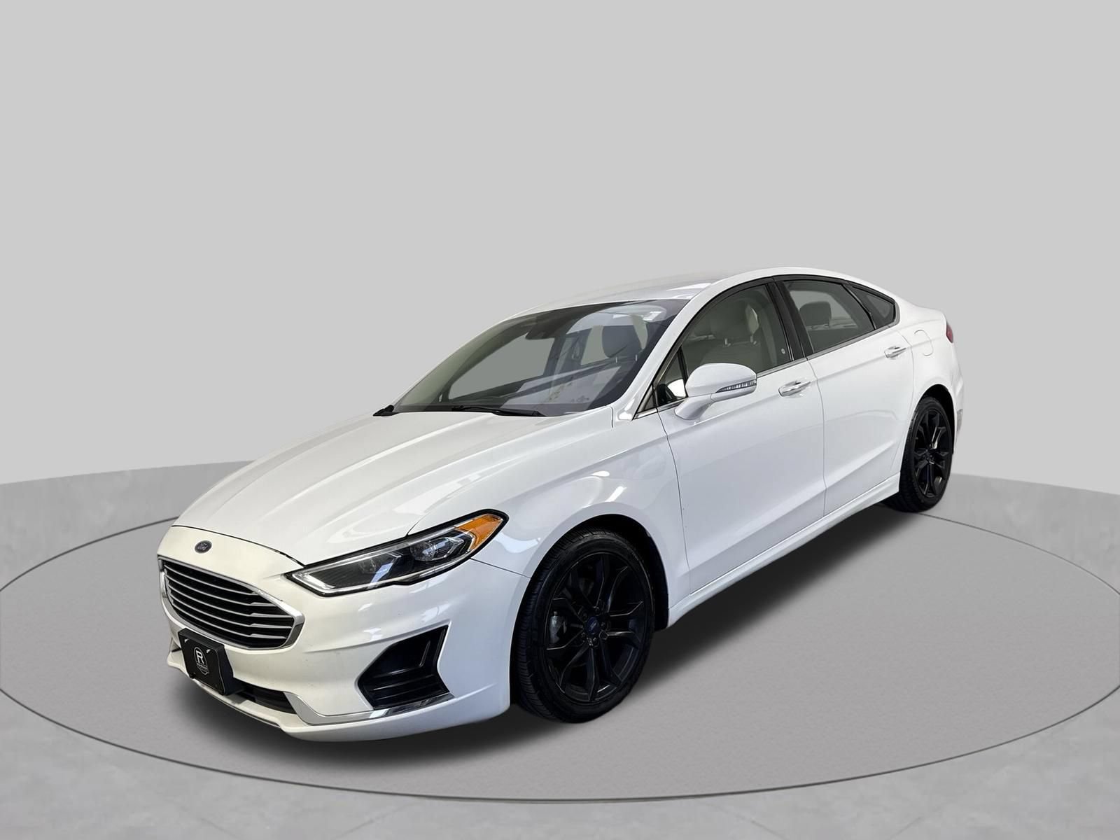 Used 2020 Ford Fusion SEL FWD image 2