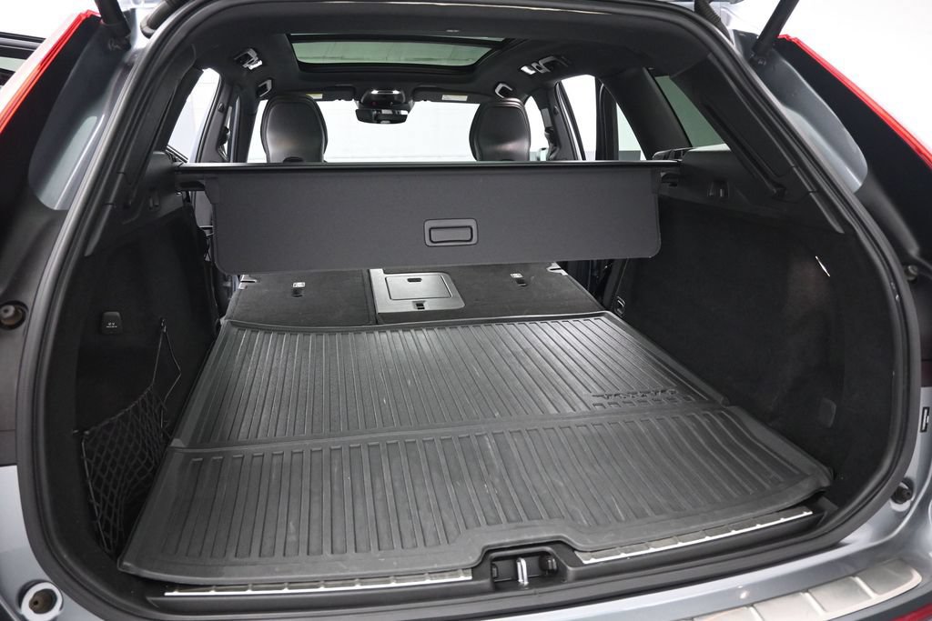 Used 2021 Volvo XC60 T8 R-Design w/ Advanced Package AWD/4WD image 24