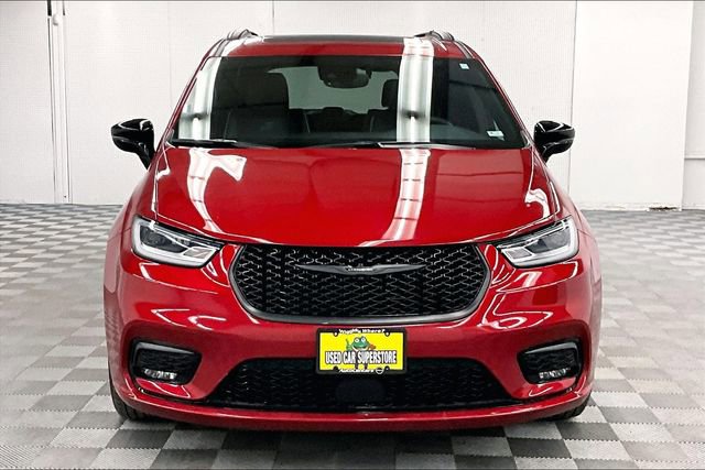 Used 2025 Chrysler Pacifica Limited image 4