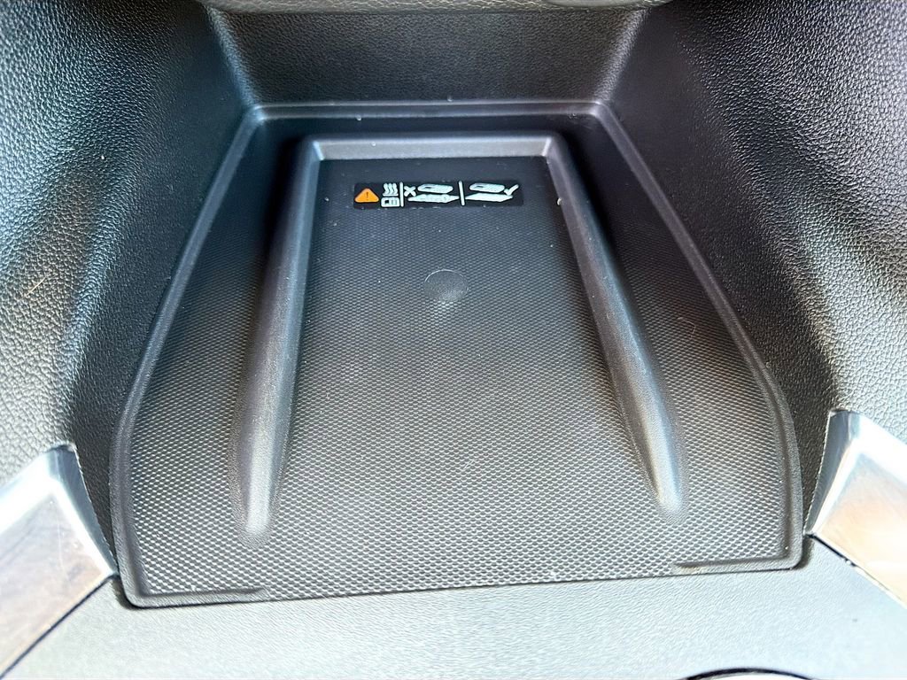 Used 2023 Chevrolet Traverse LT image 33